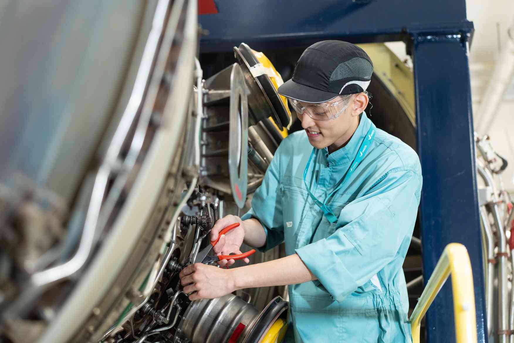 HAECO兩大見習學員計劃打開航空工程之路